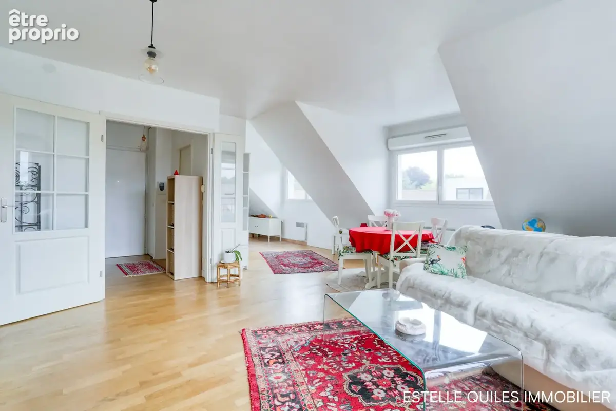 LE CHESNAY Place Dutartre. Appartement 2 pièces en dernier étage avec ascenseur, parking et cave - photo 3