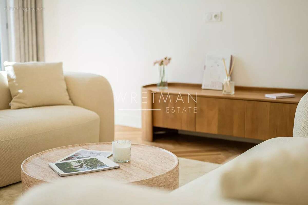 Splendide appartement 3 pièces bourgeois rénové avec balcons et vue sur le Square Mozart - Nice Les Musiciens - photo 7