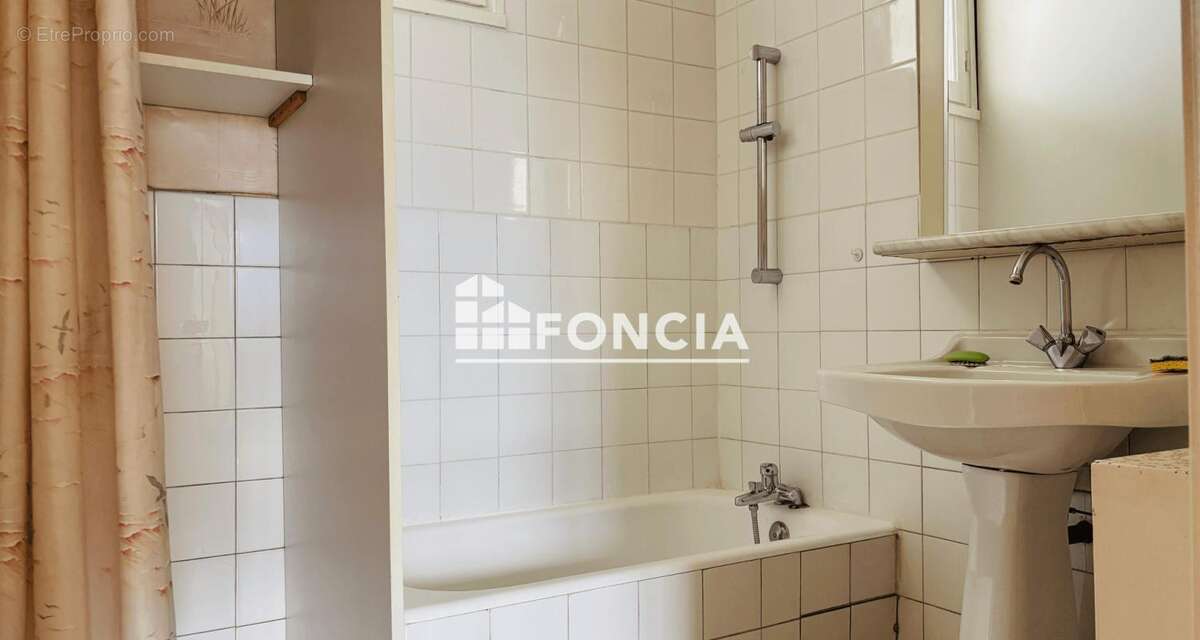 Appartement à SAINT-MARTIN-D'HERES