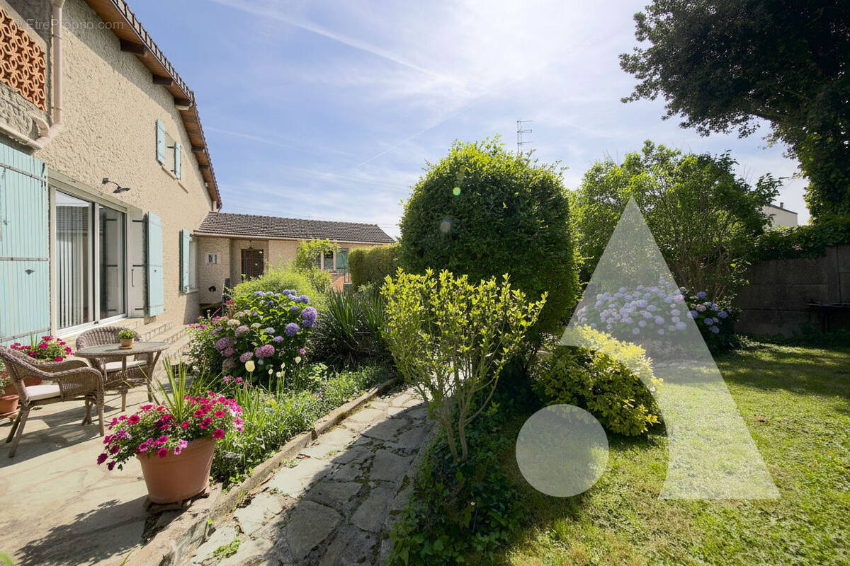 Maison à CORBEIL-ESSONNES