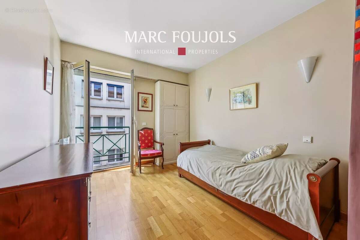 Appartement à PARIS-16E