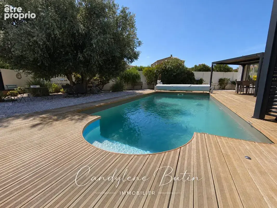 Villa de plain-pied , 164.7 m² ,4 chambres , 3 suites ?,piscine , terrain 1 025 m² - photo 3
