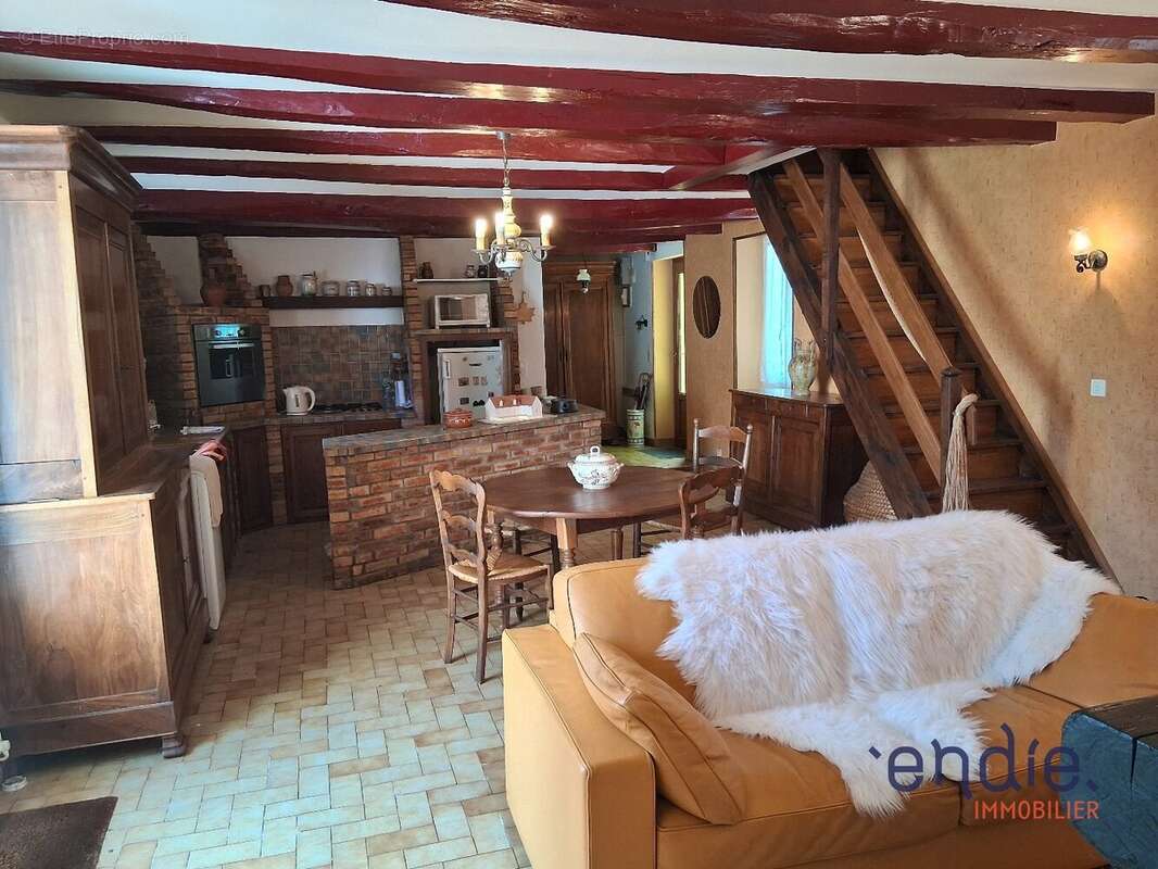 Maison à SAINT-BONNET-TRONCAIS