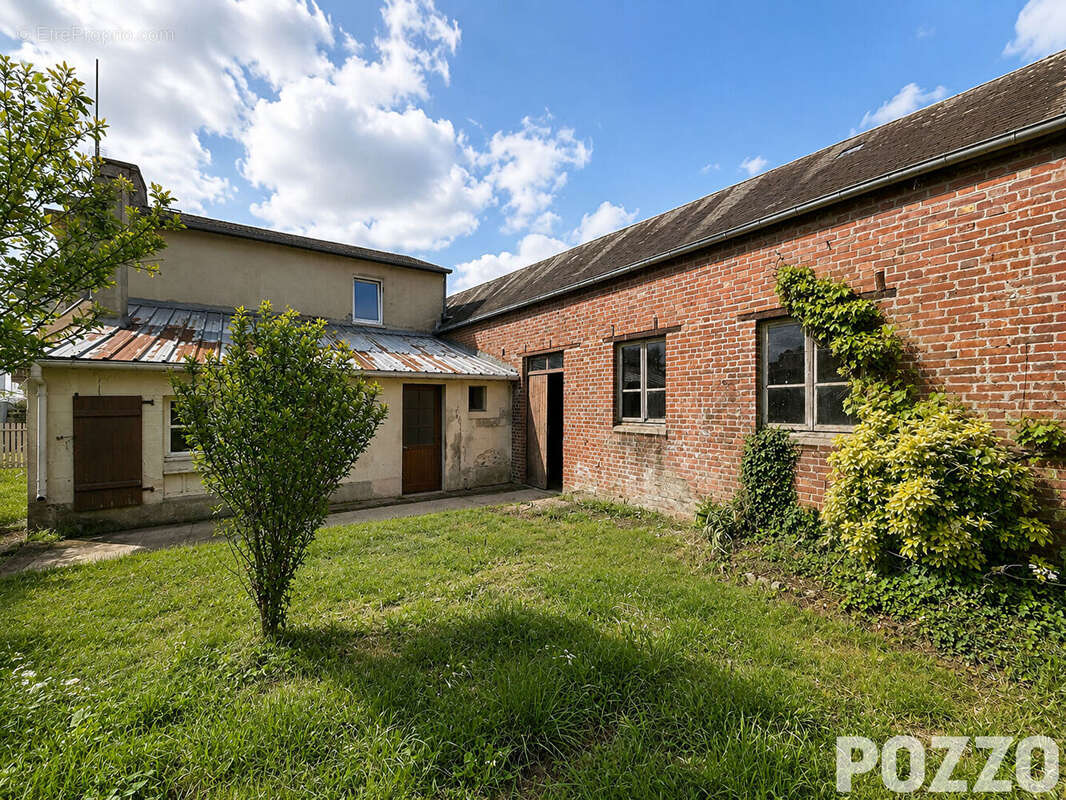 Maison  pierres à Cérences 3  de  86 m2 avec Hangar de 66m² - photo 2
