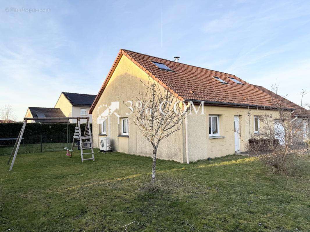 Maison à UXEGNEY