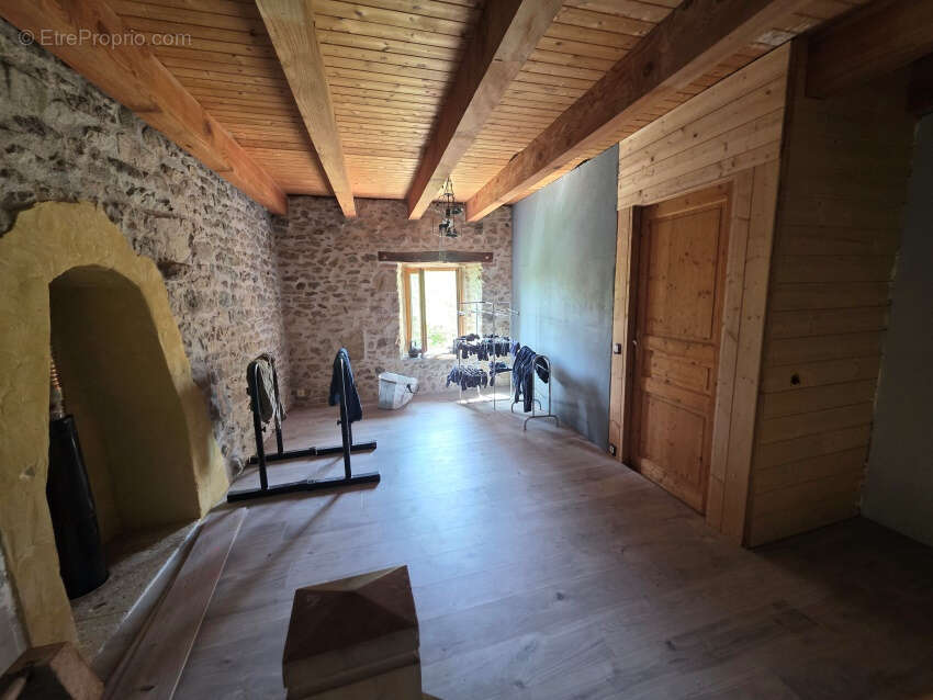 Maison à SAINT-GEORGES-DE-MONS