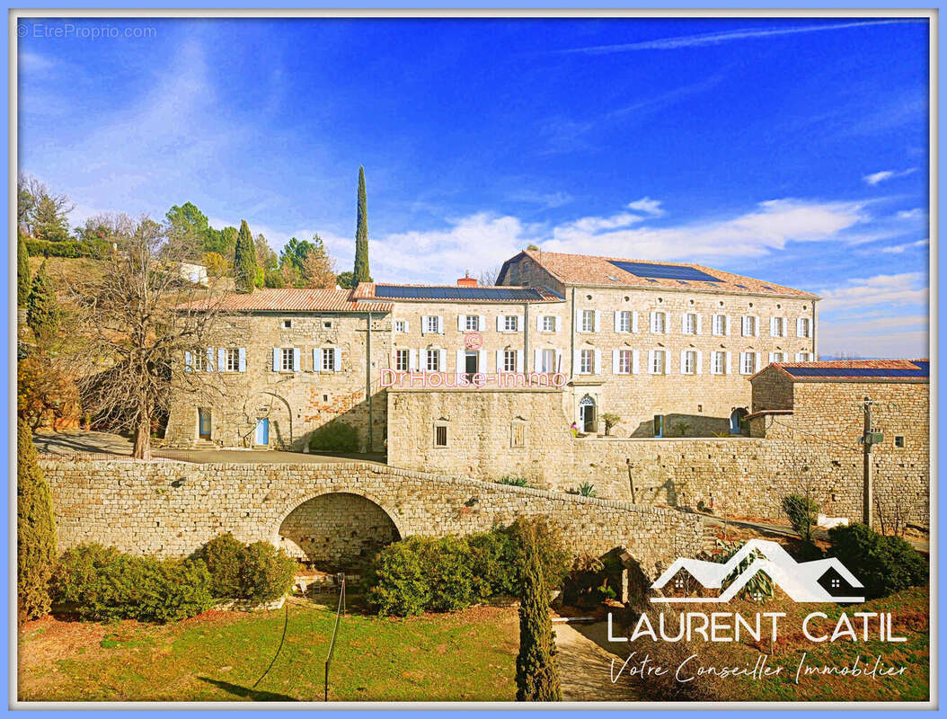 Commerce à VALLON-PONT-D&#039;ARC
