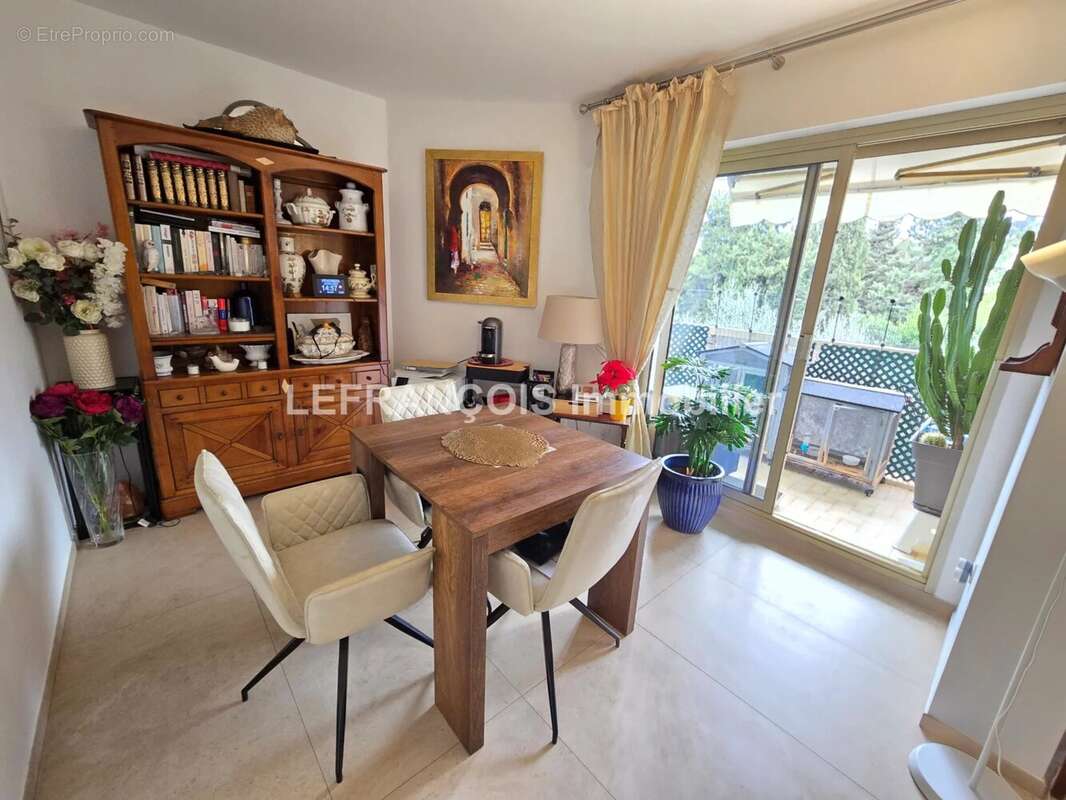 Appartement à LE CANNET
