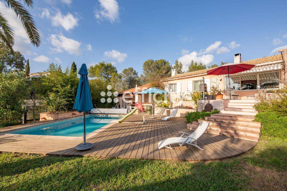 Maison à ROQUEBRUNE-SUR-ARGENS