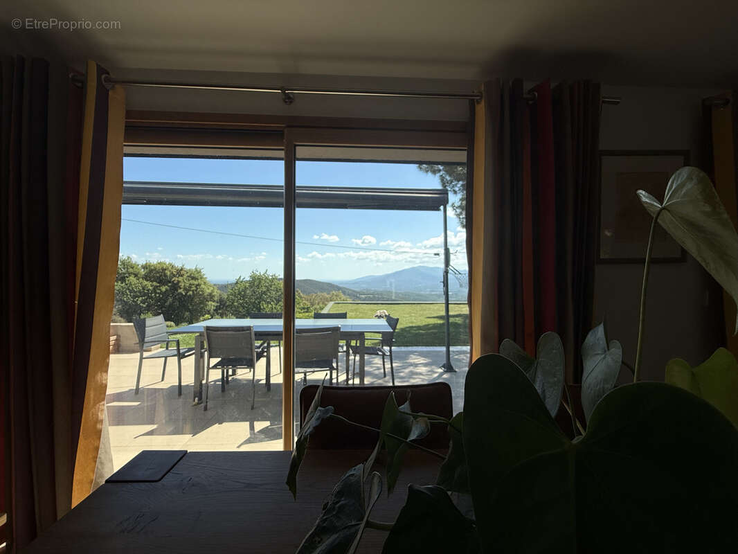 Rare propriete comtemporaine avec vue mer et nature preservee - photo 11