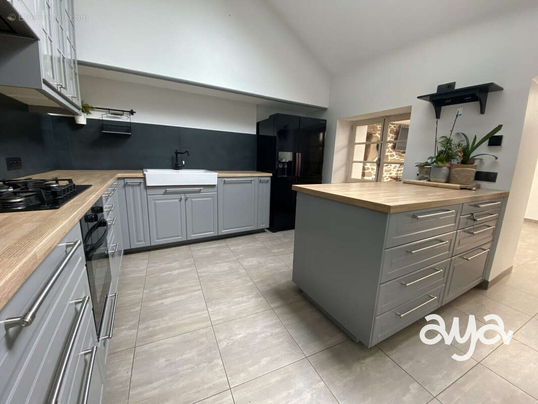 Maison à SAINT-ETIENNE-DE-MONTLUC