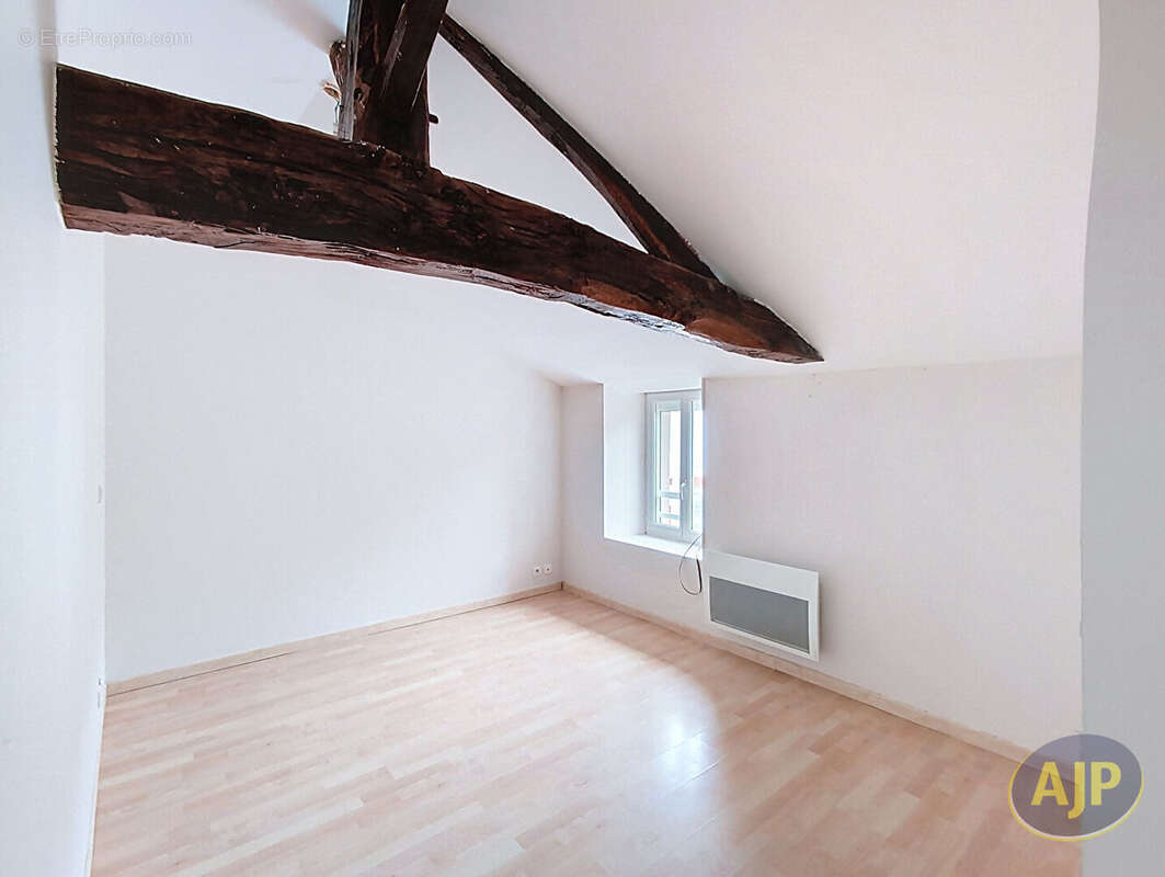 Appartement à SAINT-ANDRE-TREIZE-VOIES