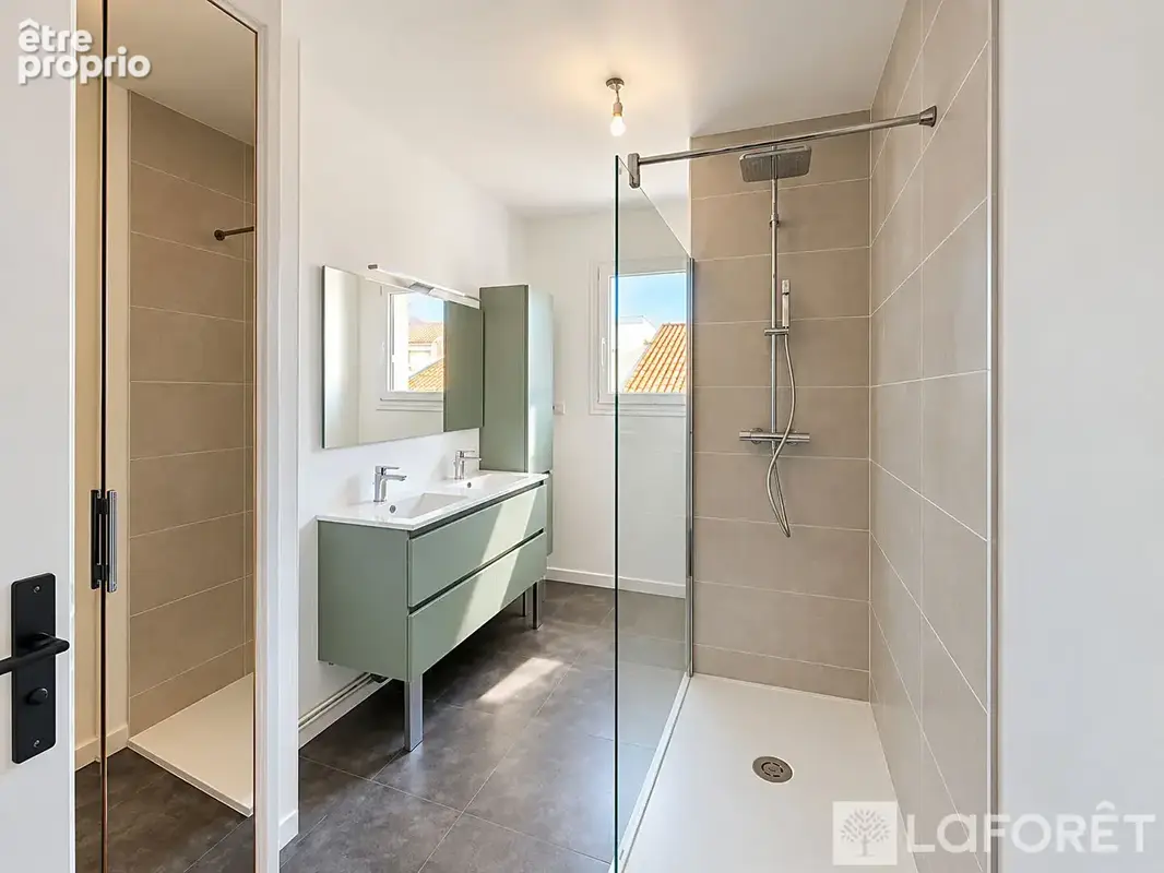 Superbe appartement rénové avec ascenseur / Terrasse 30 m²/ garage - photo 4