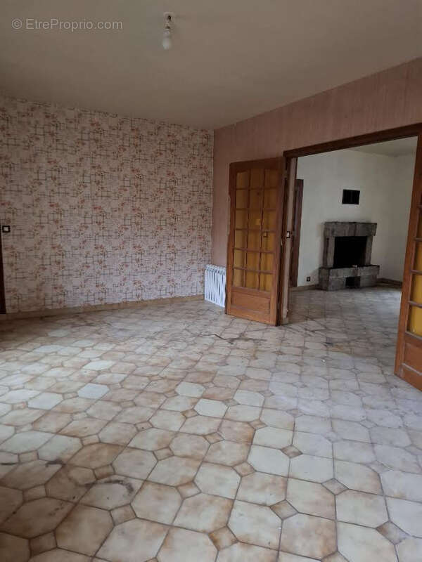 Maison à SAINT-MARTIN-DE-VALAMAS