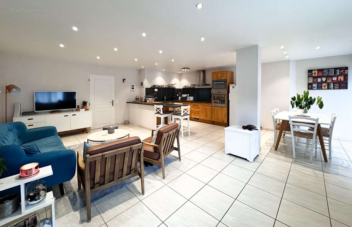 Maison à COLLONGES-SOUS-SALEVE