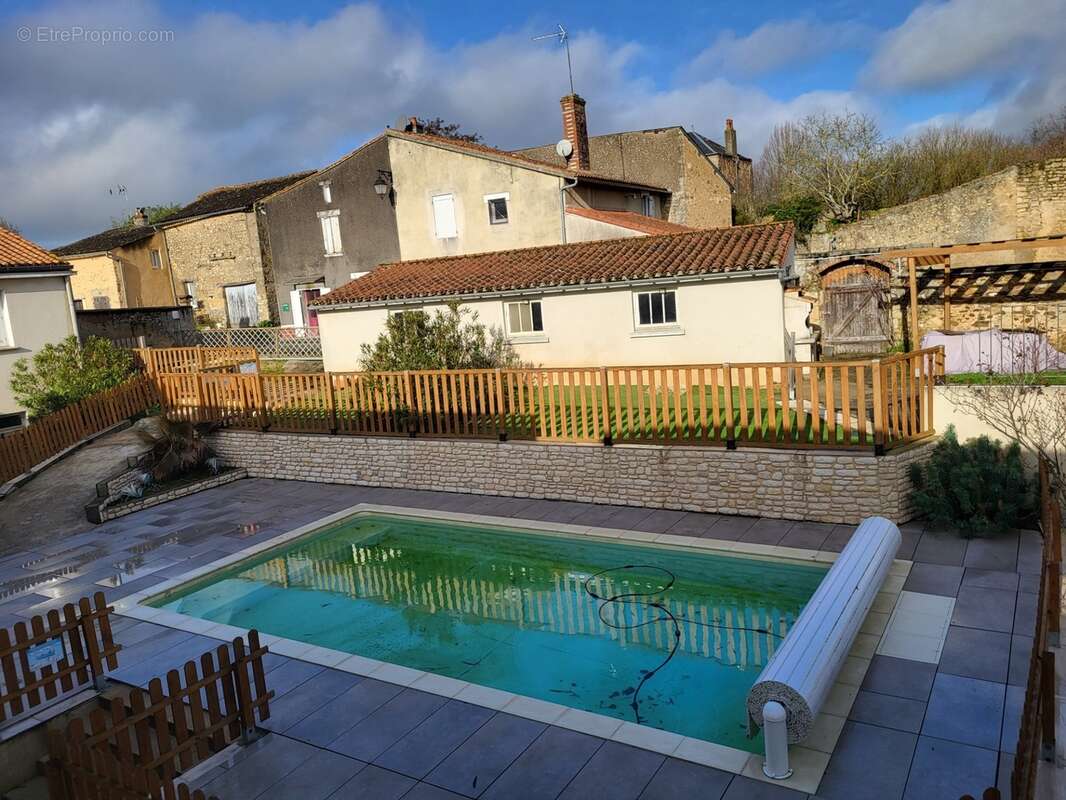 Immeuble à vendre SAINT LOUP LAMAIRE (79) Terrain aménagé 3340 m² - photo 2
