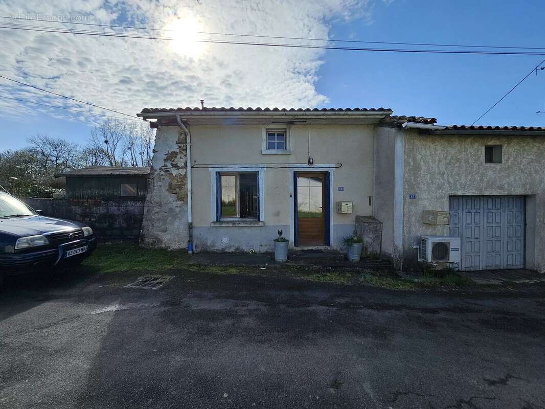 Maison à CHERVES-CHATELARS