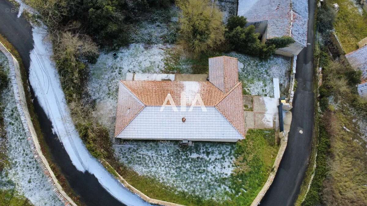 Maison à MONTIGNAC-CHARENTE