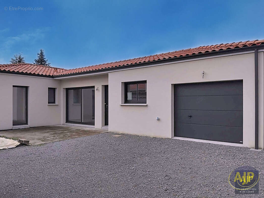 Maison à SAINT-SEBASTIEN-SUR-LOIRE