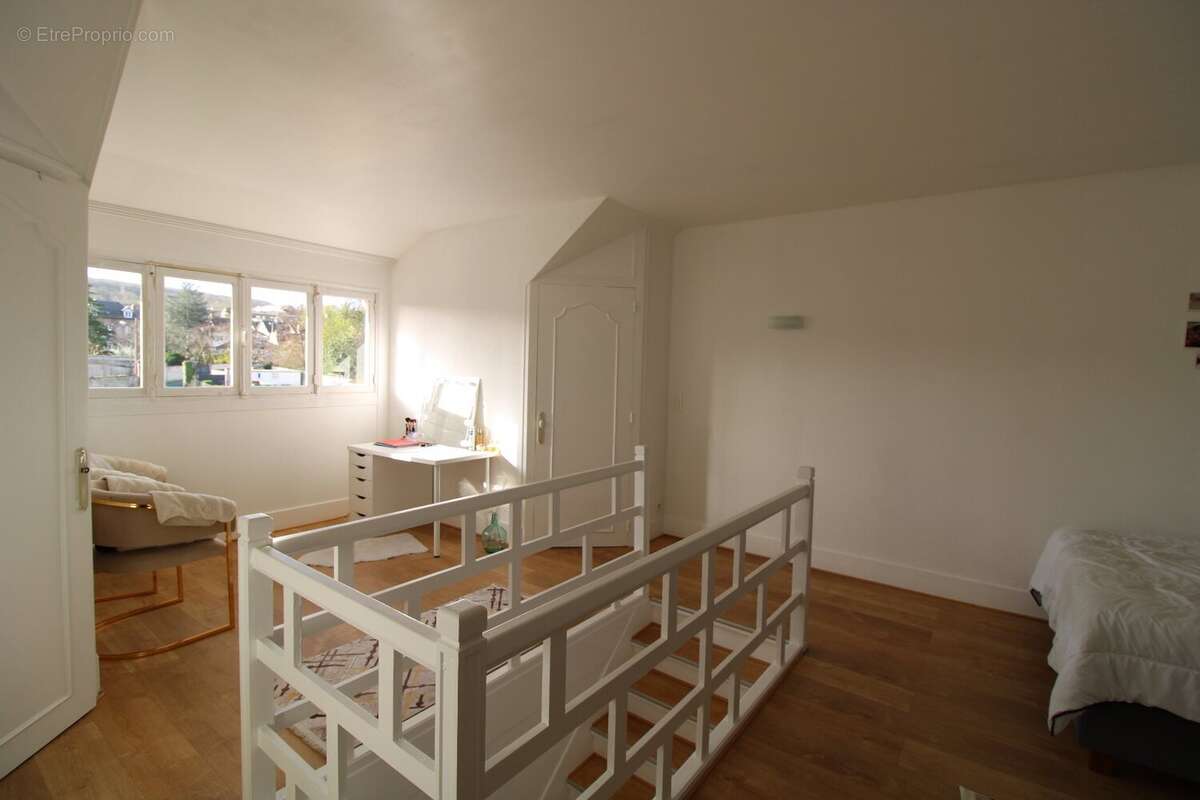 Maison à BONNIERES-SUR-SEINE