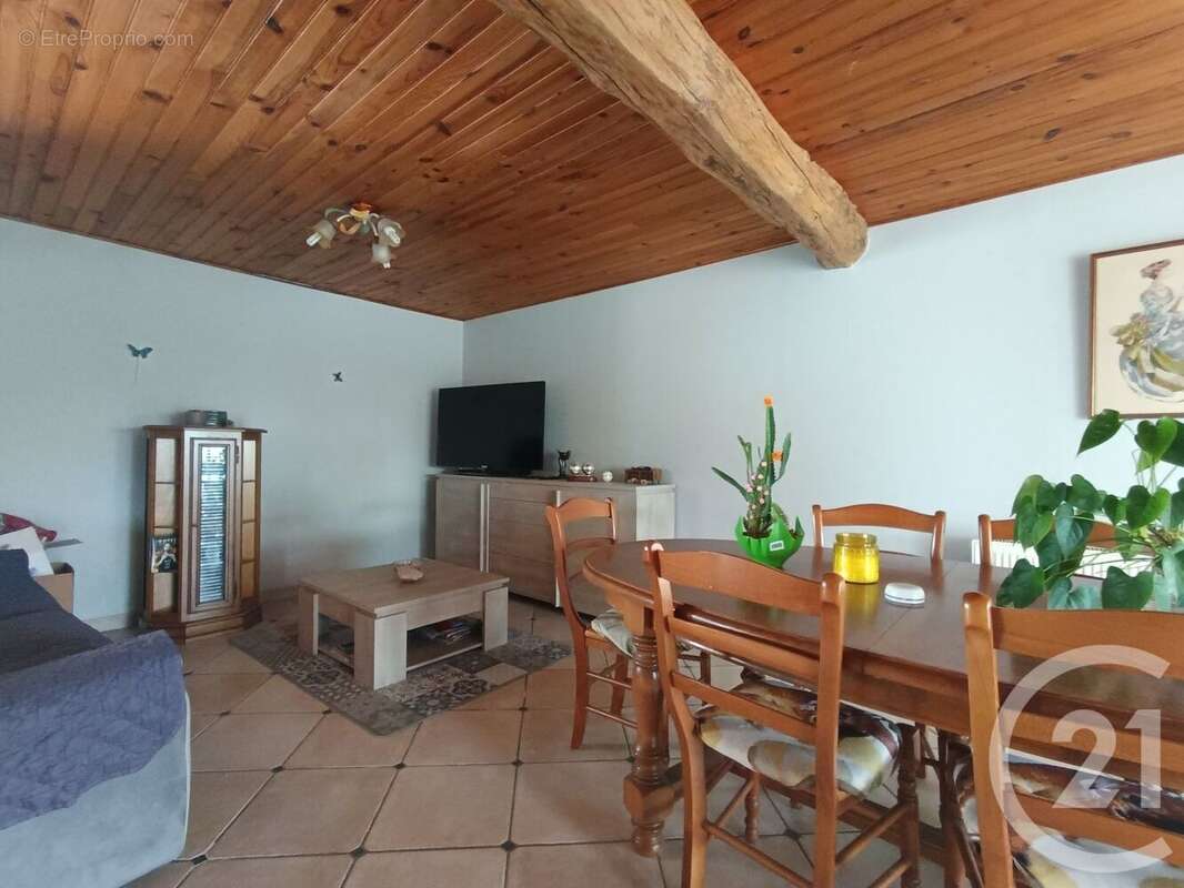 Maison à CHENAC-SAINT-SEURIN-D&#039;UZET