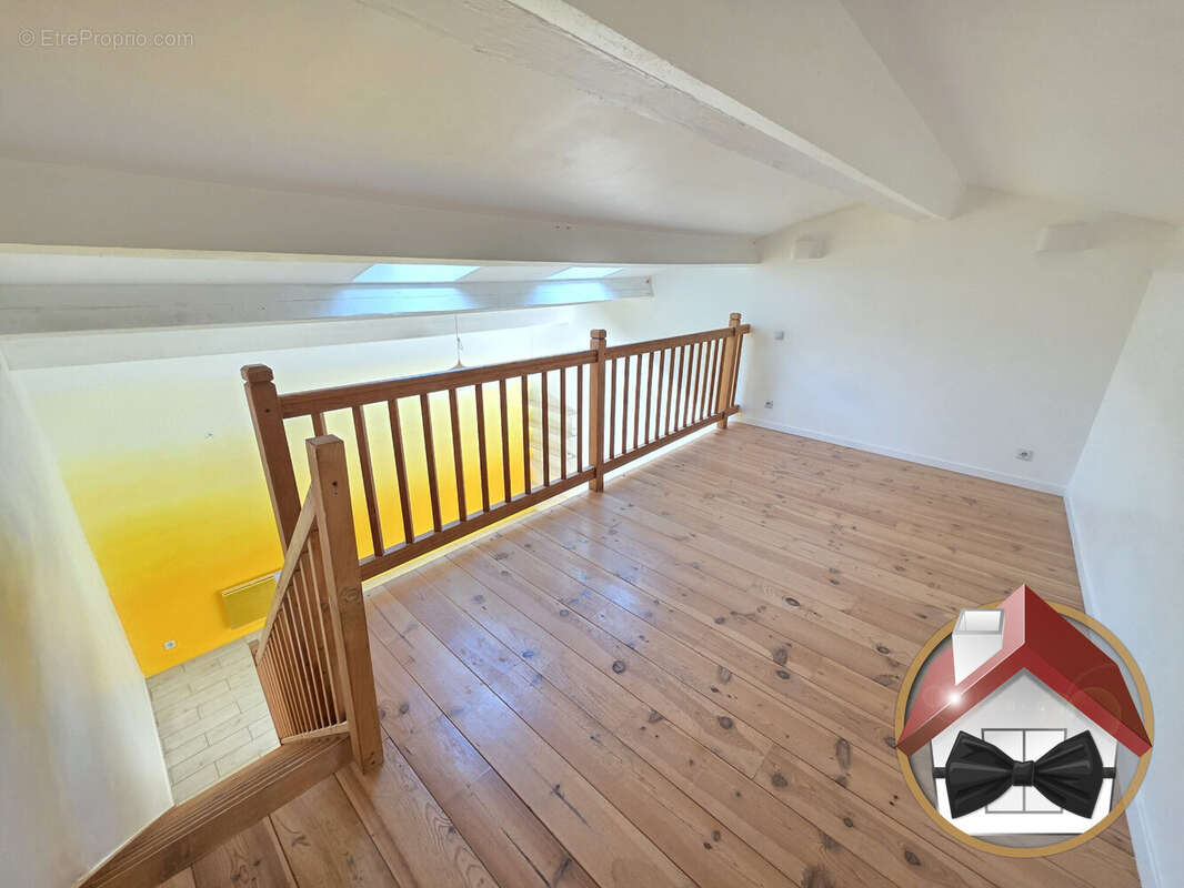 Appartement à MONTAREN-ET-SAINT-MEDIERS