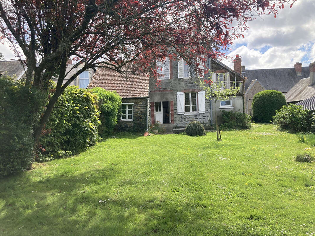 Maison à SAINT-PIERRE-DU-REGARD