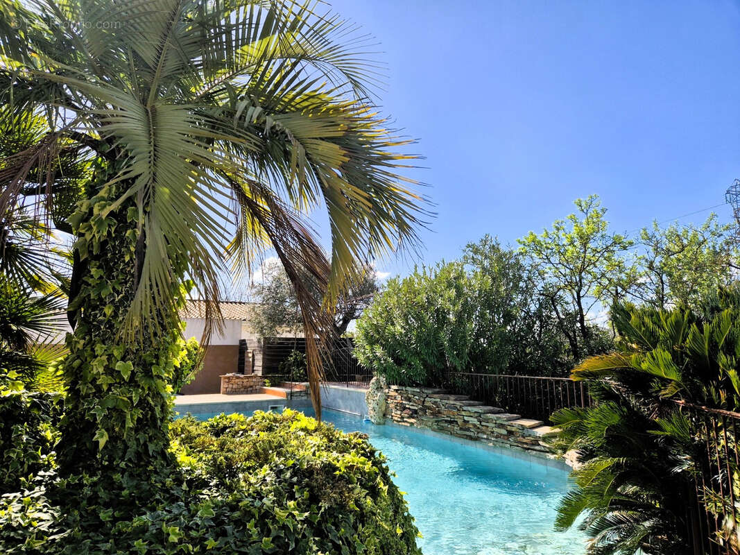 Villa  d'exception avec jardin, piscine, pool house et dependance - photo 30
