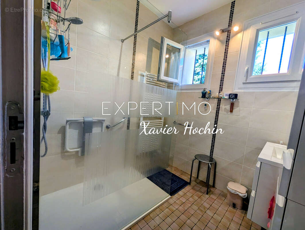 Maison 4 pièces évolutive (81 m2) sur grand terrain de 918 m2 avec dépendances & sous-sol complet - photo 5