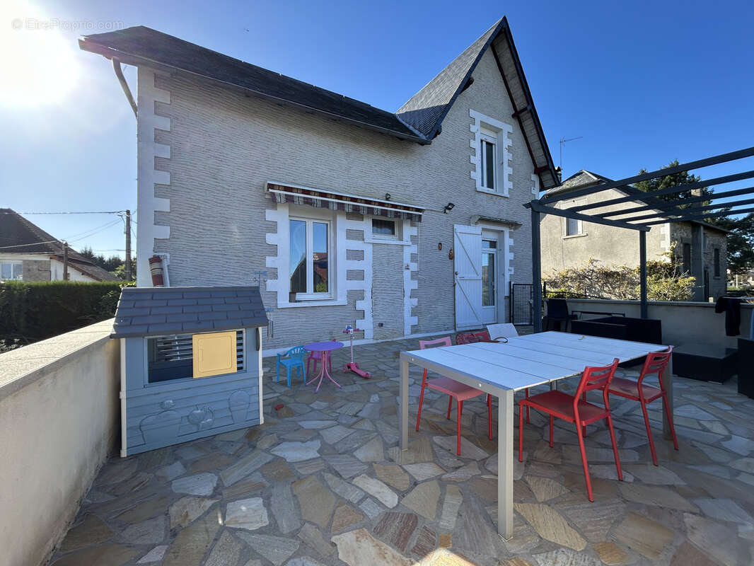 Maison à SAINT-PRIEST-DE-GIMEL