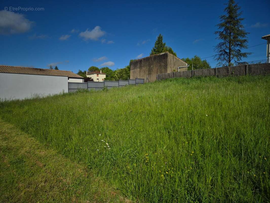 Terrain constructible dans petit lotissement, emplacement qualitatif avec vue sur bosquet - photo 6