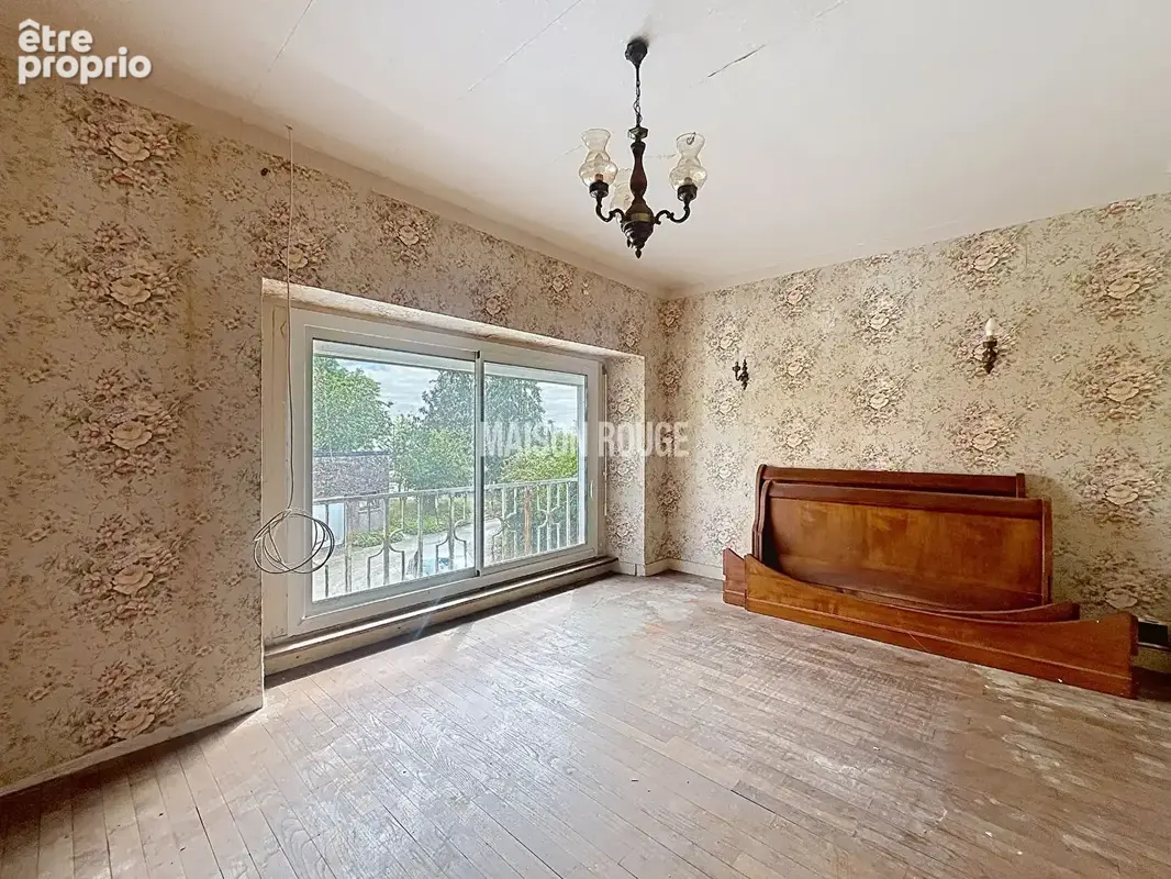TRESSE - Maison en pierre à rénover avec jardin de 900 m², garage et beau potentiel d'aménagement - photo 9