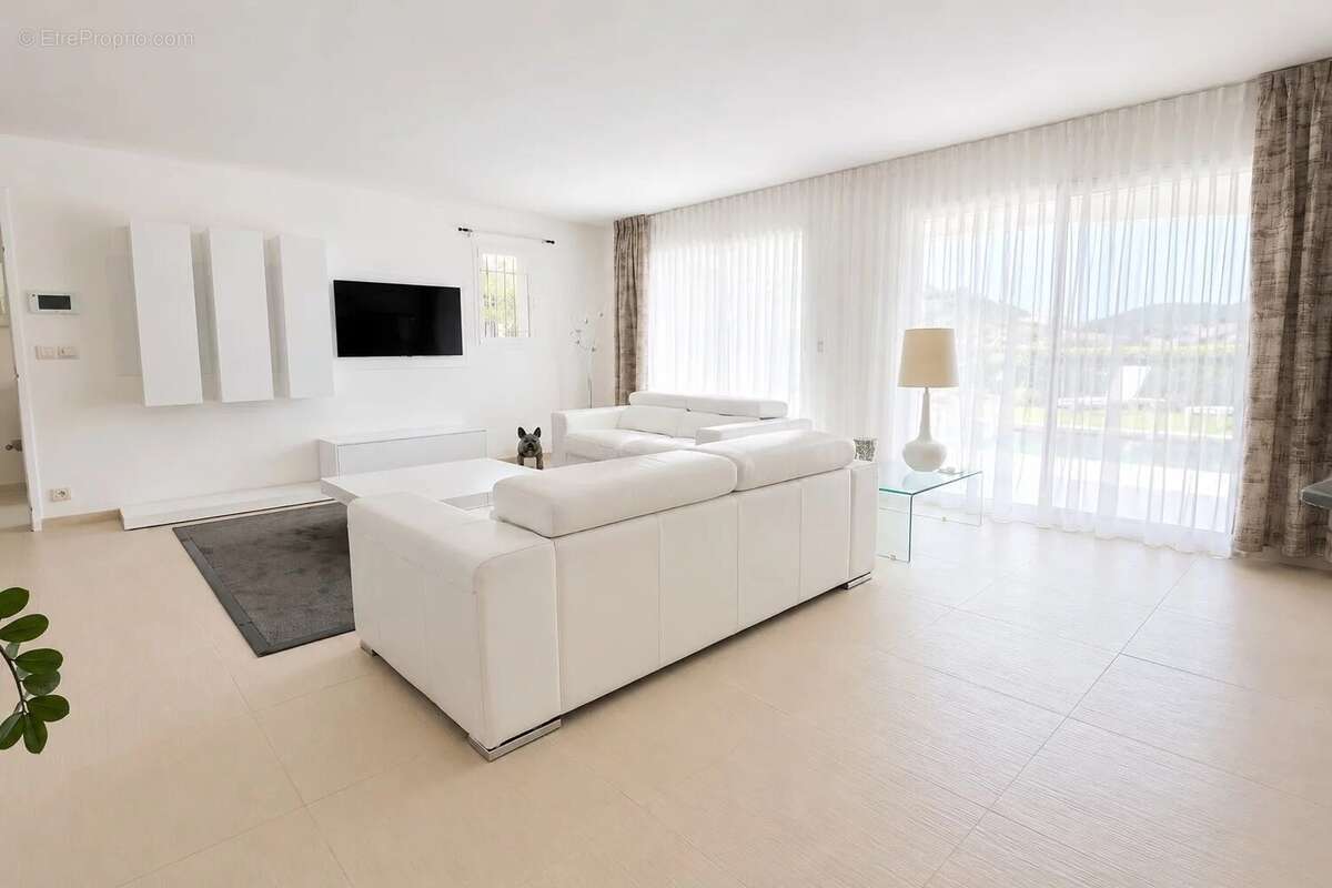 Coup de coeur - villa individuelle avec piscine et dépendance – pégomas - photo 13