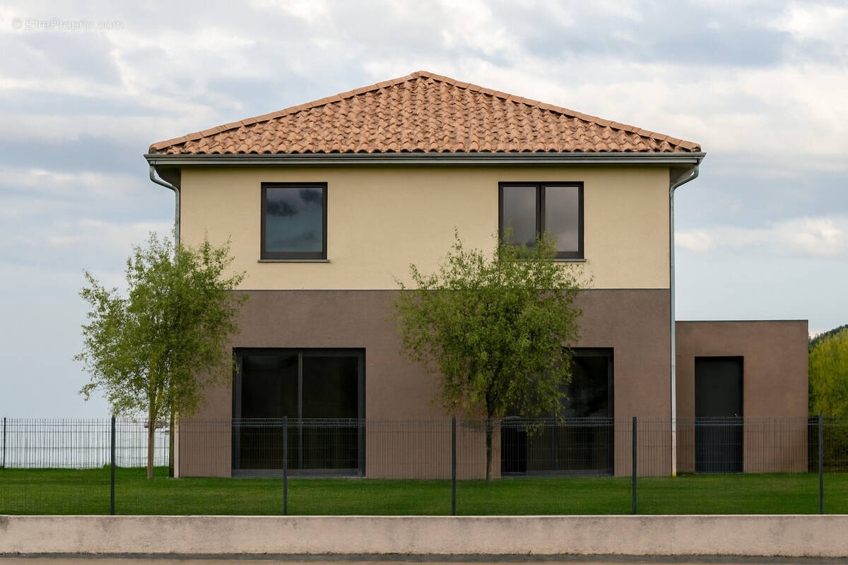 Maison à VAILHAUQUES