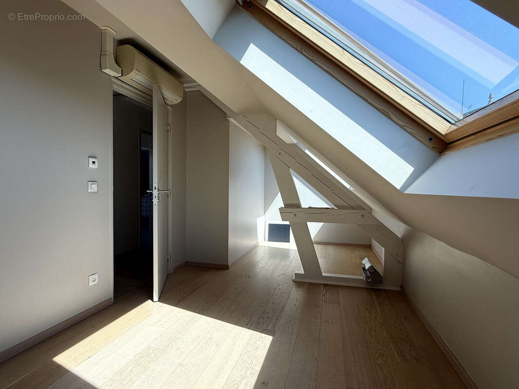 Appartement à CHATEL-SAINT-GERMAIN