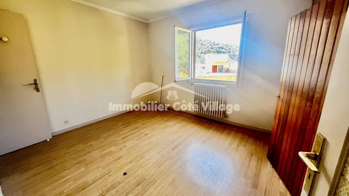 Maison mitoyenne avec 2 appartements, une cave et un garage - photo 10