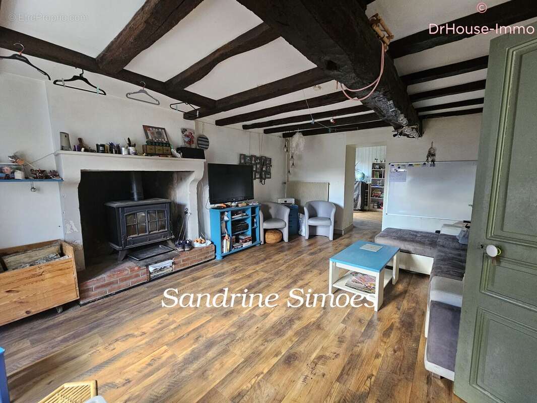 Maison à LUSSAC-LES-CHATEAUX