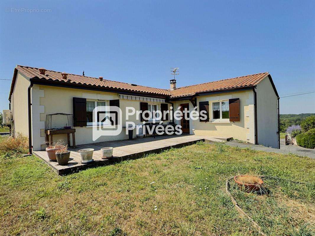Maison T4/5 avec 3 ch., spacieux garage et abri pour camping-car au calme sur COMBERANCHE-ET-EPELUCHE (24600) - photo 13