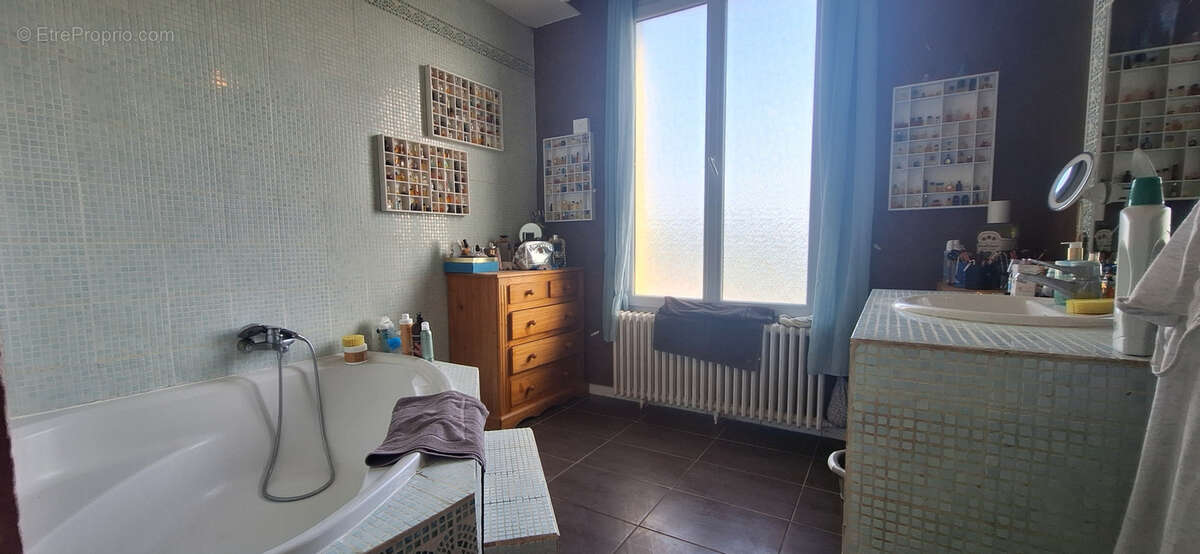 Maison bourgeoise de 190m2,6 chambres,sous-sol,cave,double garage,dependance terrain 806m2. - photo 18