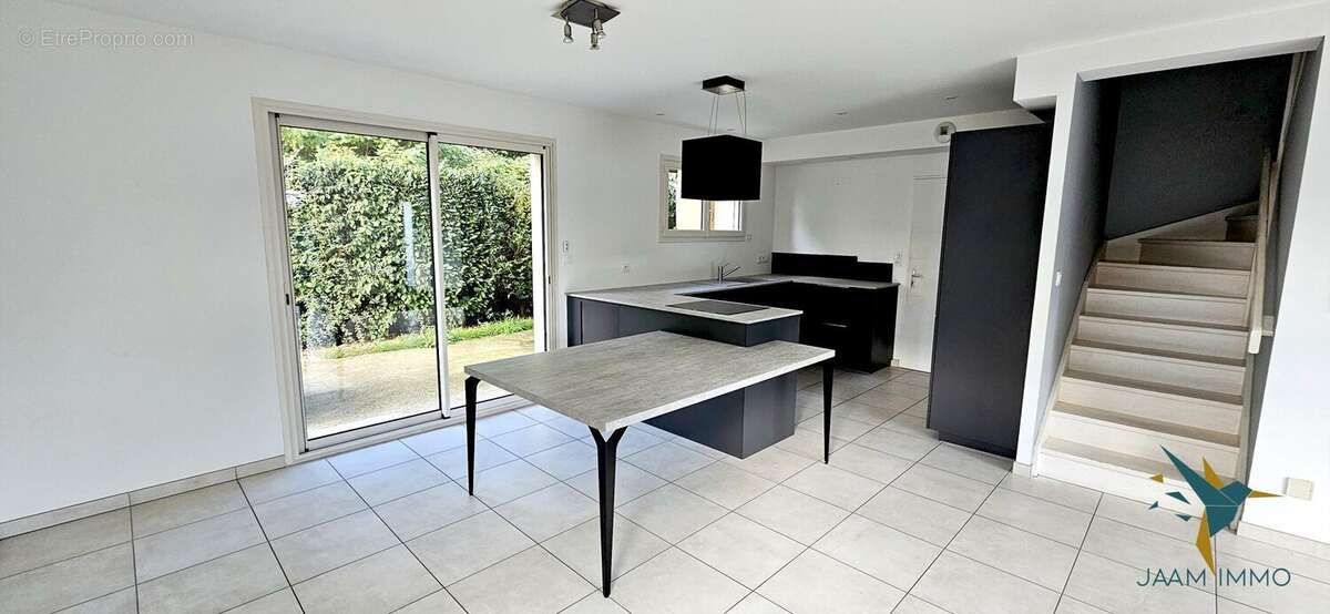 Maison à MONTMERLE-SUR-SAONE