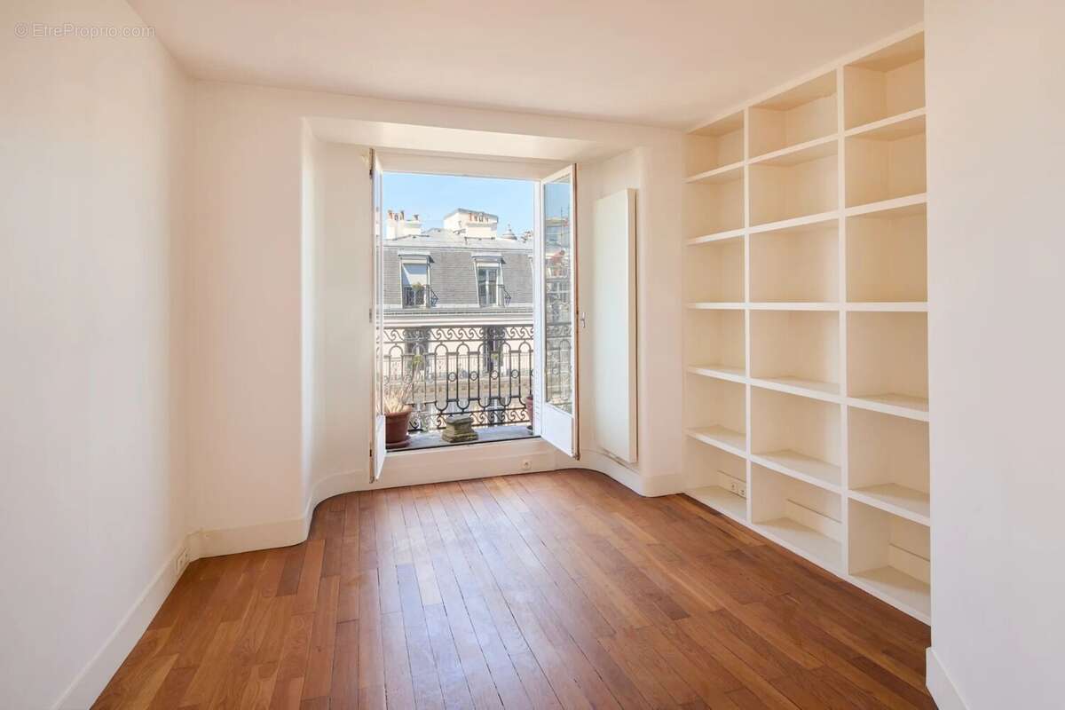 Appartement à PARIS-1E
