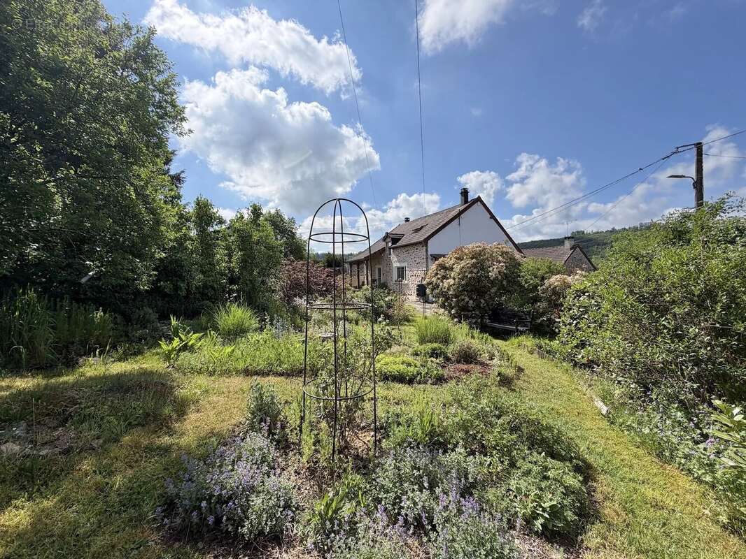 Maison à MONTREUILLON