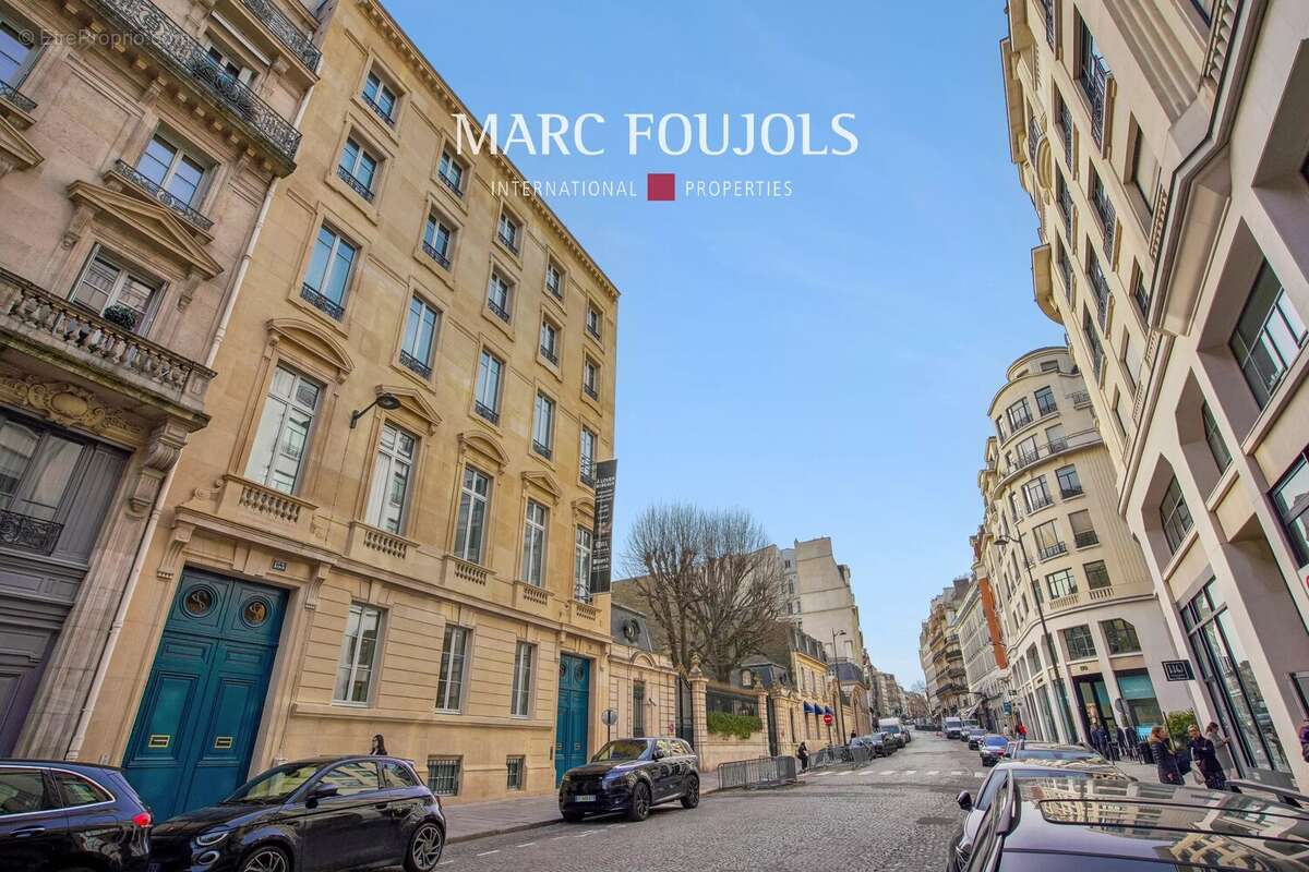 Appartement à PARIS-8E