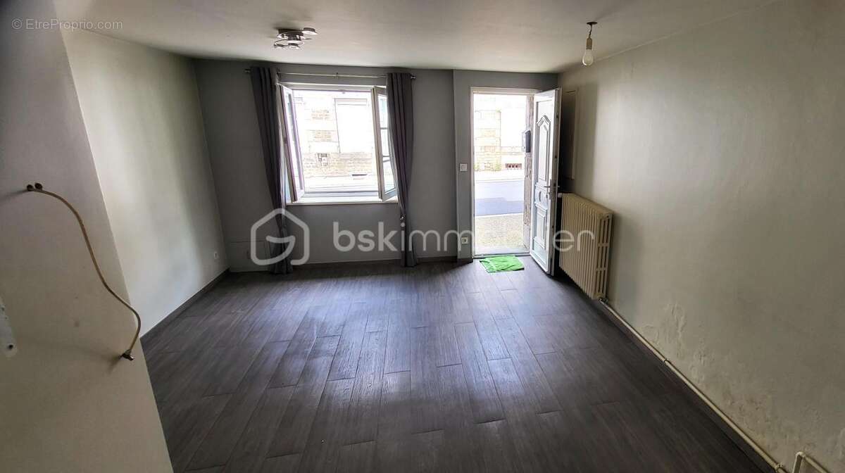 Maison à SAINT-SEVER-CALVADOS