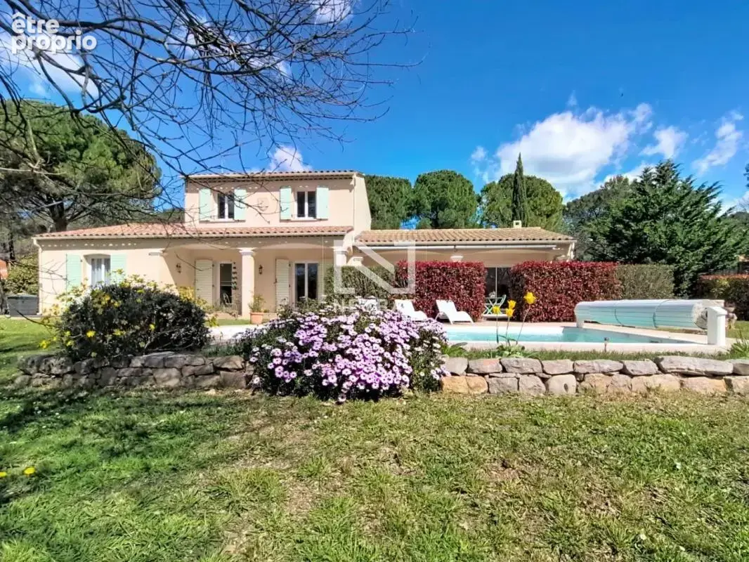 Fayence – Élégante villa provençale avec piscine et jardin plat de 3 000 m² - photo 1