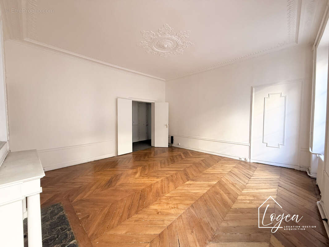 Appartement à PARIS-8E