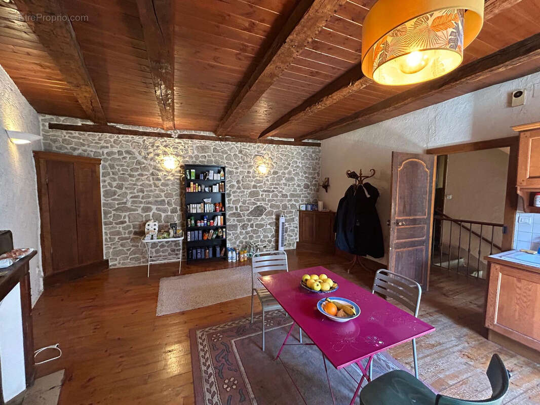 Maison à MEYMAC