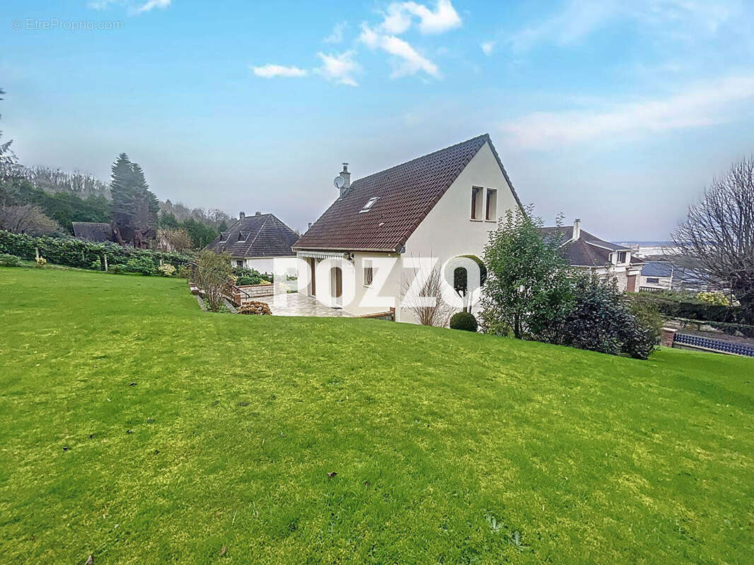 LA RIVIERE SAINT SAUVEUR : maison T6 (111 m²) à vendre - photo 4