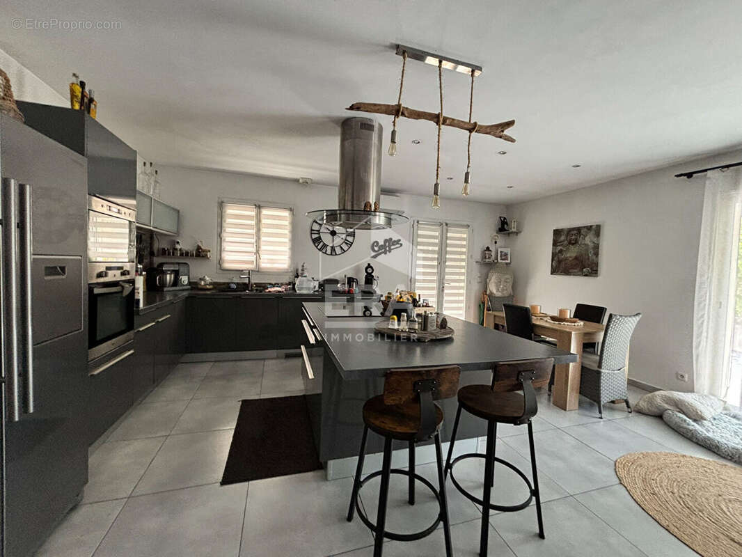 Maison à ROQUEBRUNE-SUR-ARGENS