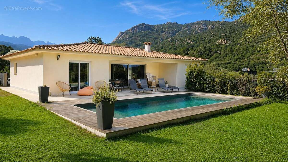 A vendre - Villa contemporaine avec piscine et appartement indépendant - photo 3